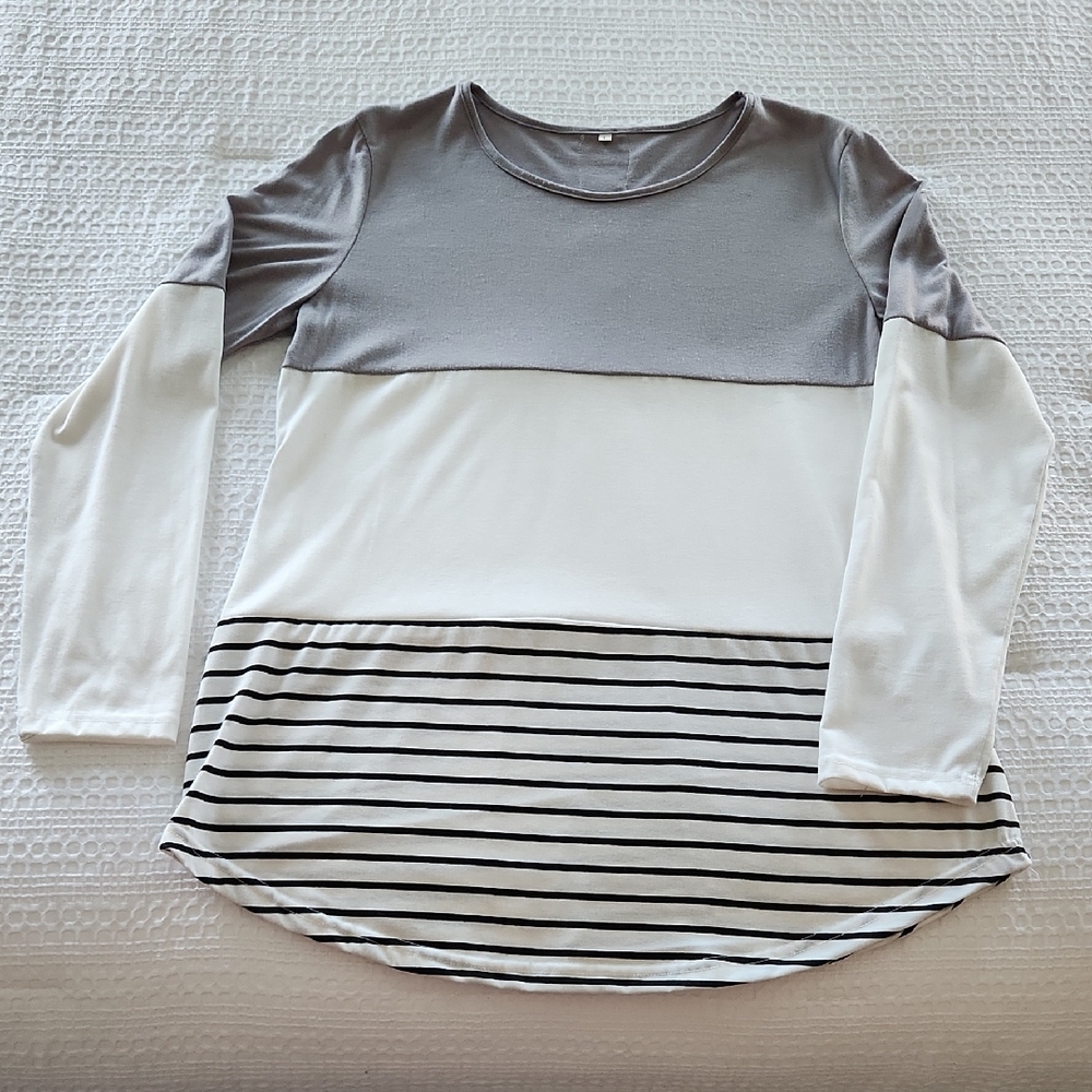 Amazon Gray and White Colorblock Women's Long Sleeve Top